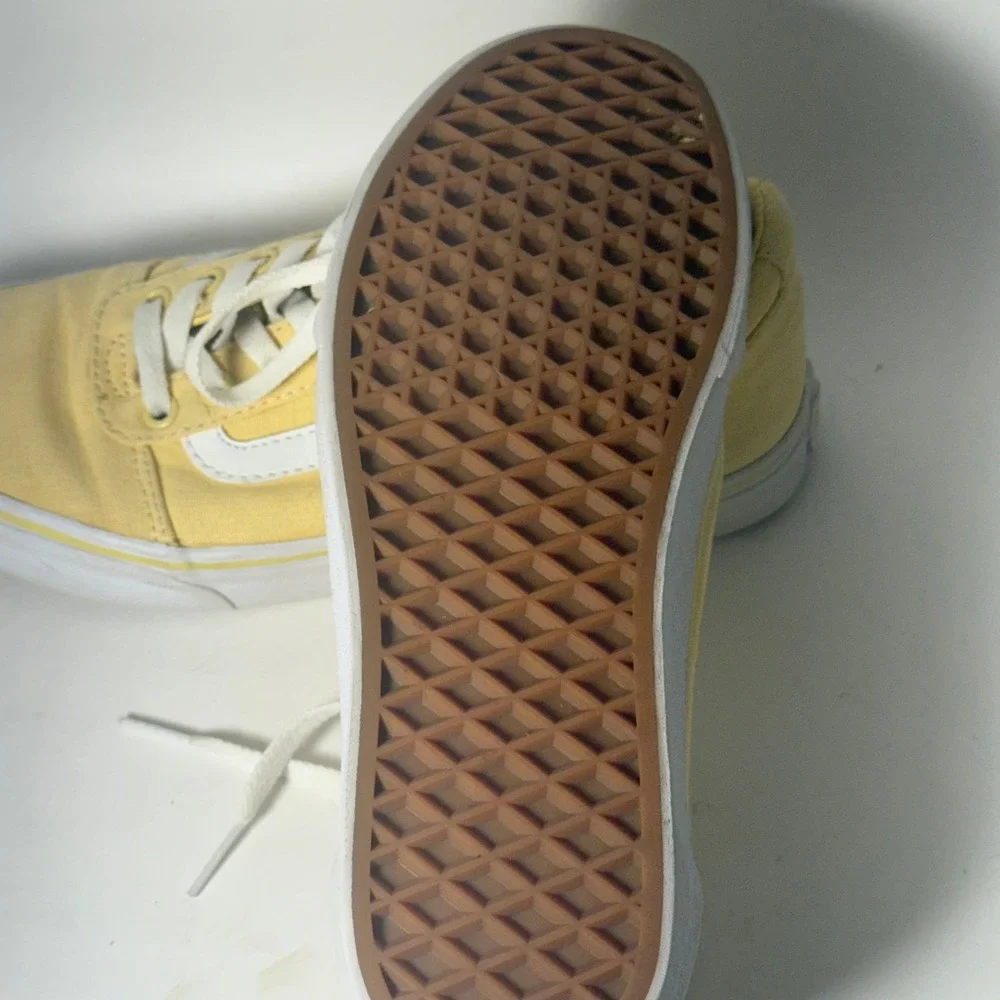 Vans Ward Low Top‎ Pale Yellow Canvas Skate Shoes Womens 7.5 500714